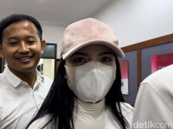 Anggukan Dinar Candy Jalani Pemeriksaan Kasus Penggelapan Tongkang Ko Apex