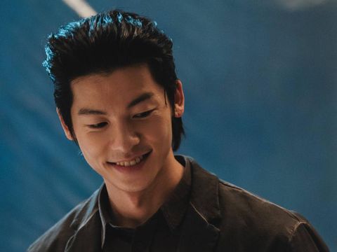 Greg Hsu sebagai Mr. Smile dalam drama Korea No Way Out: The Roulette (2024). (U+ Mobile via Hancinema)