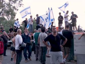 Warga Israel Serbu Kamp Militer Gegara Kasus Tahanan Palestina Diperkosa