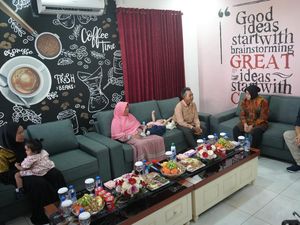 Komitmen Tangani Masalah Sosial, Risma Bantu Bayi Kembar Siam di Lebak Komitmen Tangani Masalah Sosial, Risma Bantu Bayi Kembar Siam di Lebak