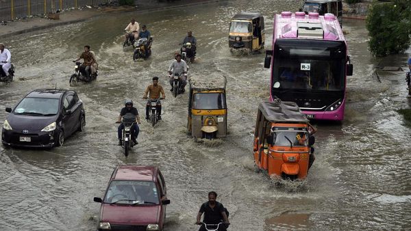 Penampakan Banjir Rendam Kawasan Karachi Pakistan