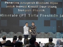 Le Minerale Sulap Sampah Plastik Jadi Baju-Sepatu Bernilai Ekonomi