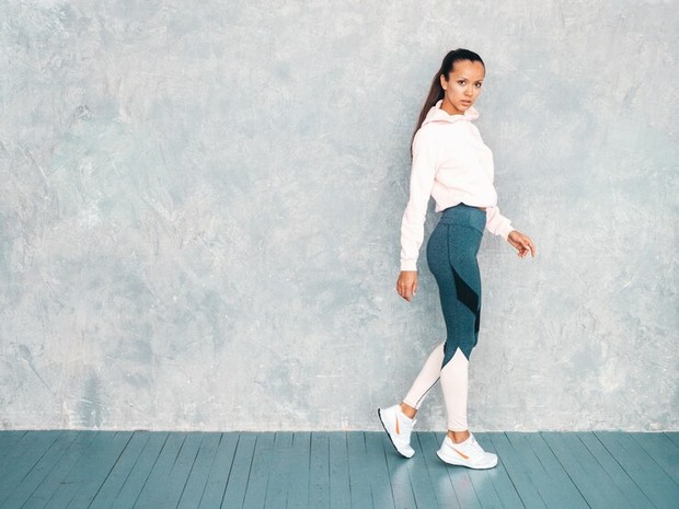 Menjaga kebugaran dengan berjalan kaki/ Foto: Freepik/@halayalex Menjaga kebugaran dengan berjalan kaki/ Foto: Freepik/@halayalex