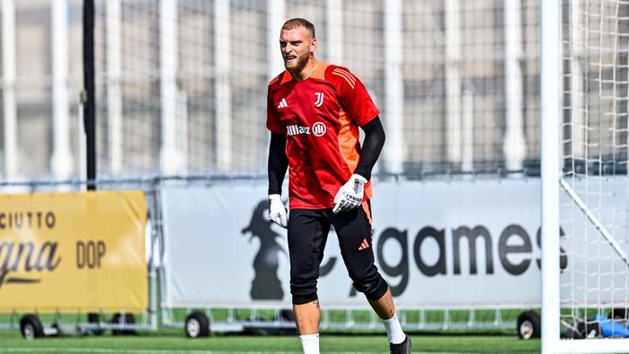 TURIN, ITALY - JULY 30: Michele Di Gregorio of Juventus during a training session at JTC on July 30, 2024 in Turin, Italy. (Photo by Diego Puletto/Juventus/Juventus FC via Getty Images)