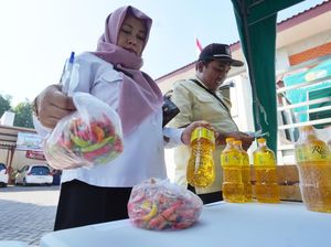 Turunkan Harga Beras-Minyak Goreng, Pemerintah Gelar Operasi Pasar Ribuan Titik Turunkan Harga Beras-Minyak Goreng, Pemerintah Gelar Operasi Pasar Ribuan Titik