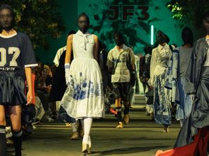 Streetwear dalam Keindahan Batik di Pasar Malam Lakon Indonesia Streetwear dalam Keindahan Batik di Pasar Malam Lakon Indonesia