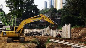Potret Terkini Proyek Pelebaran Sungai Ciliwung di Rawajati