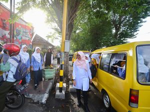 Pemkab Banyuwangi Fasilitasi Pelajar dengan Angkot Sekolah Gratis Pemkab Banyuwangi Fasilitasi Pelajar dengan Angkot Sekolah Gratis