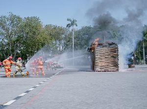 Kukuhkan Relawan Damkar, Bupati Gresik: Tugas Mulia, Harus dengan Ikhlas