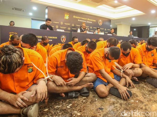Penampakan Puluhan Tersangka Sabung Ayam Legok Stadium Bekasi