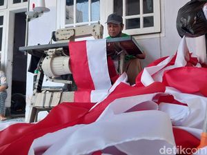 Sedih, Omzet Penjahit Bendera di Kota Malang Justru Turun Jelang HUT RI Sedih, Omzet Penjahit Bendera di Kota Malang Justru Turun Jelang HUT RI