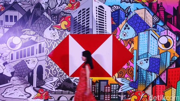 Mural Futuristik Cerita Perbankan Mejeng di WTC Jakarta