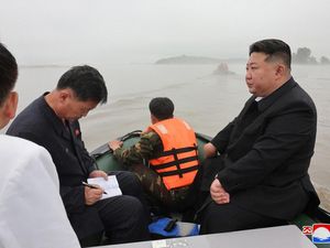 Kim Jong Un Eksekusi Mati 30 Pejabat Korut gegara Gagal Mitigasi Banjir Kim Jong Un Eksekusi Mati 30 Pejabat Korut gegara Gagal Mitigasi Banjir