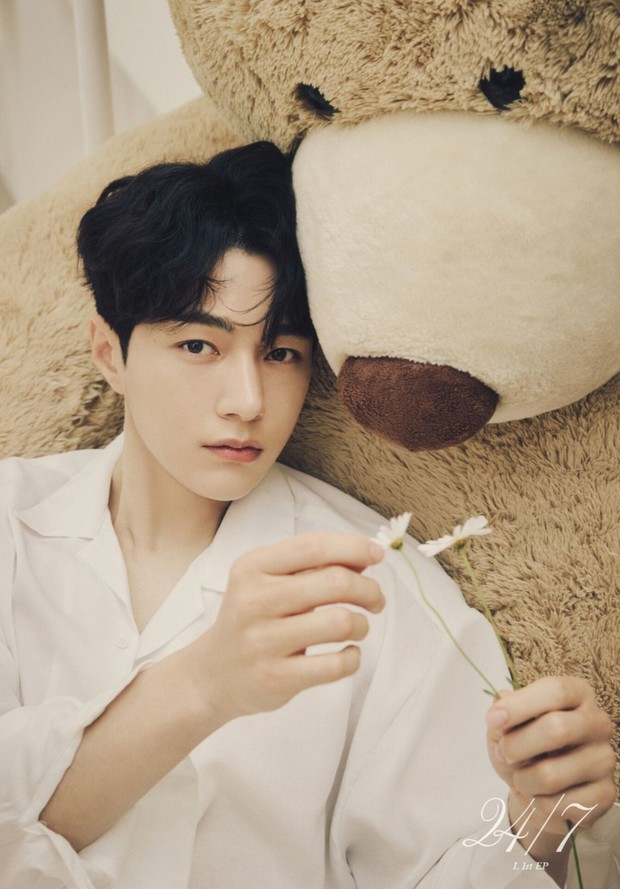 Potret Kim Myung Soo dalam foto konsep album '24/7'/ Foto: instagram.com/lookmedia_ent Potret Kim Myung Soo dalam foto konsep album '24/7'