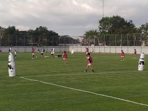 Yuran Susul Adilson Latihan Terpisah PSM Makassar di Stadion Kalegowa Yuran Susul Adilson Latihan Terpisah PSM Makassar di Stadion Kalegowa