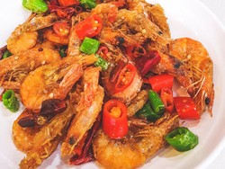 3 Resep Udang Goreng Bumbu Cabe yang Renyah Pedas untuk Makan Siang