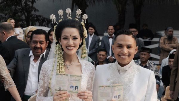 8 Foto Pernikahan Susan Sameh & Pria Asal Hamburg, Menawan Dengan Adat Sunda
