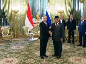 Momen Pertemuan Prabowo dan Presiden Rusia Vladimir Putin