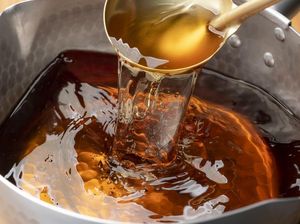 Ternyata Gampang! 4 Cara Bersihkan Minyak Goreng Bekas yang Kotor
