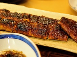 Tragis! 1 Wanita Tewas dan 147 Keracunan Usai Makan Menu Belut