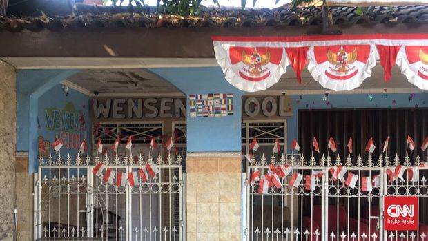 Wensen School nan berada di Depok, Jawa Barat, terpantau tutup dan sunyi aktivitas pada Rabu (31/7). Daycare ini diduga menjadi letak penganiayaan terhadap seorang balita berumur dua tahun.