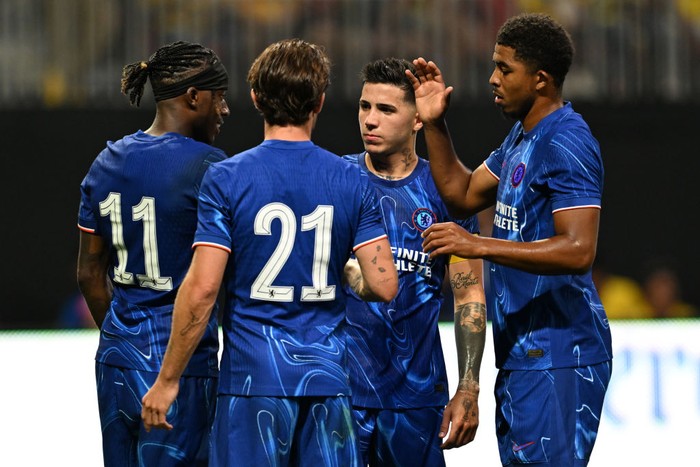 ATLANTA, GEORGIA - JULY 31:   Noni Madueke of Chelsea celebrates scoring his sides third goal from a penalty with his team-mates during the Pre-Season Friendly match between Chelsea FC and Club America at Mercedes-Benz Stadium on July 31, 2024 in Atlanta, Georgia. (Photo by Darren Walsh/Chelsea FC via Getty Images)