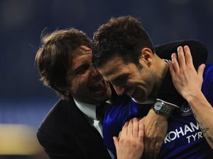 Fabregas Nantikan Duel dengan Conte