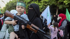 Anak-anak Lebanon Angkat Senjata Setelah Kematian Pemimpin Hamas