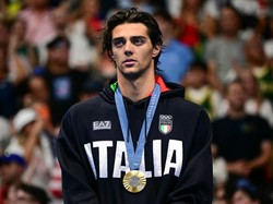 Perenang Ganteng Viral Perutnya Bikin Salfok Saat Raih Medali Olimpiade 2024