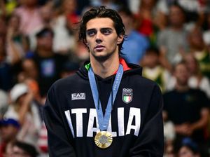 Perenang Ganteng Viral Perutnya Bikin Salfok Saat Raih Medali Olimpiade 2024 Perenang Ganteng Viral Perutnya Bikin Salfok Saat Raih Medali Olimpiade 2024
