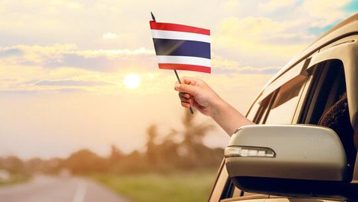 Bendera Thailand di mobil. Bendera Thailand di mobil.