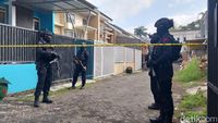 Densus 88 Geledah Rumah Terduga Teroris di Kota Batu