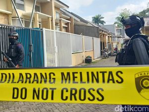 Densus 88 Ungkap Motif Remaja di Kota Batu yang Rakit Bom Bunuh Diri Densus 88 Ungkap Motif Remaja di Kota Batu yang Rakit Bom Bunuh Diri