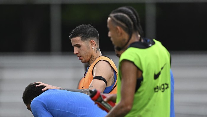 ATLANTA, GEORGIA - JULY 30: Wesley Fofana and Enzo Fernandez of Chelsea during a training session at PACE Academy on July 30, 2024 in Atlanta, Georgia. (Photo by Darren Walsh/Chelsea FC via Getty Images)