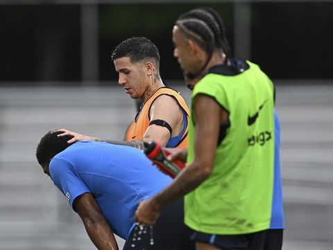 ATLANTA, GEORGIA - JULY 30: Wesley Fofana and Enzo Fernandez of Chelsea during a training session at PACE Academy on July 30, 2024 in Atlanta, Georgia. (Photo by Darren Walsh/Chelsea FC via Getty Images)