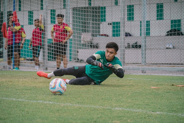 Kiper Persebaya Ernando Ari