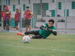 Ernando Ari Pede Persebaya Bisa Bersaing di Papan Atas Liga 1 2024/2025 Ernando Ari Pede Persebaya Bisa Bersaing di Papan Atas Liga 1 2024/2025