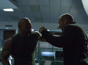 Sinopsis Film Furious 7: Dominic Toretto Kembali Melawan Penjahat Berdarah Dingin Sinopsis Film Furious 7: Dominic Toretto Kembali Melawan Penjahat Berdarah Dingin