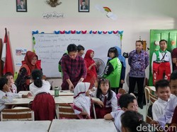 Sampah Plastik Makan Gratis di Surabaya Akan Diuangkan, Hasilnya untuk Siswa