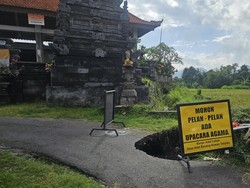 Jalan Desa Adat Baesang Kauh Jebol, Pengemudi Mobil Terkecoh Google Maps