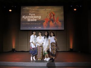 Titimangsa Angkat Tradisi Sunda yang Hampir Punah Sang Kembang Bale Titimangsa Angkat Tradisi Sunda yang Hampir Punah Sang Kembang Bale