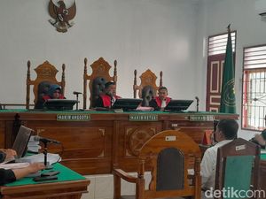 Kadinkes Sumut Alwi Dituntut 20 Tahun Penjara di Kasus Dugaan Korupsi APD COVID-19 Kadinkes Sumut Alwi Dituntut 20 Tahun Penjara di Kasus Dugaan Korupsi APD COVID-19