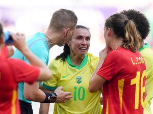 Kartu Merah yang Bikin Air Mata Legenda Brasil Marta Tumpah