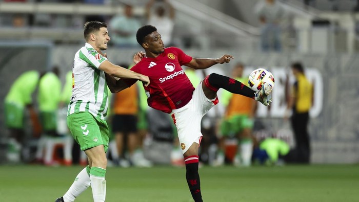 Manchester United midfielder Amad Diallo, right, in action against Real Betis defender Romain Perraud during the second half of a soccer match Wednesday, July 31, 2024, in San Diego. (AP Photo/Derrick Tuskan)