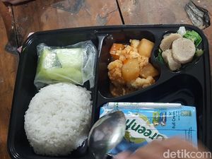 Intip Isi Menu Makan Siang Gratis yang Disaksikan Gibran di Surabaya Intip Isi Menu Makan Siang Gratis yang Disaksikan Gibran di Surabaya