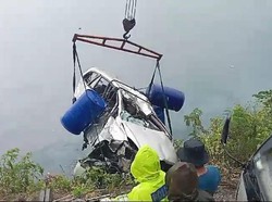 Nahas Kades Tewas Akibat Mobil Terjun ke Danau Toba
