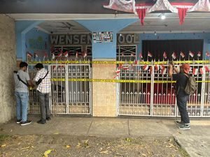 Polisi Segel Wensen School TKP Bayi dan Balita Dianiaya Meita Irianty Polisi Segel Wensen School TKP Bayi dan Balita Dianiaya Meita Irianty