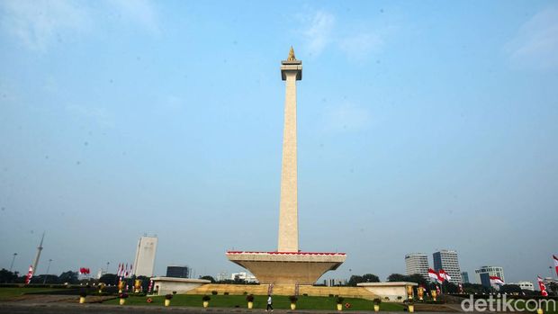 Jam operasional Monumen Nasional (Monas) hanya sampai pukul 16.00 WIB. Jam operasional yang hanya sampai sore itu pun ramai dibahas pengguna media sosial.