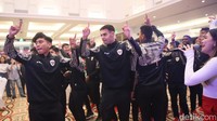 Dalam acara malam apresiasi ini para pemain Timnas U-19 berjoget Maumere. 