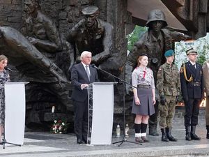 Presiden Jerman Mohon Pengampunan di Peringatan Pemberontakan Warsawa Presiden Jerman Mohon Pengampunan di Peringatan Pemberontakan Warsawa